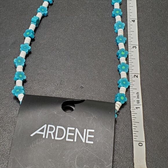 Blue, green and white flower necklace - Picture 7 of 11